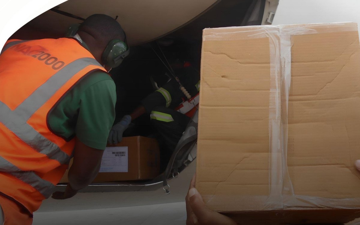 NAC2000 ground crew loading an aircraft