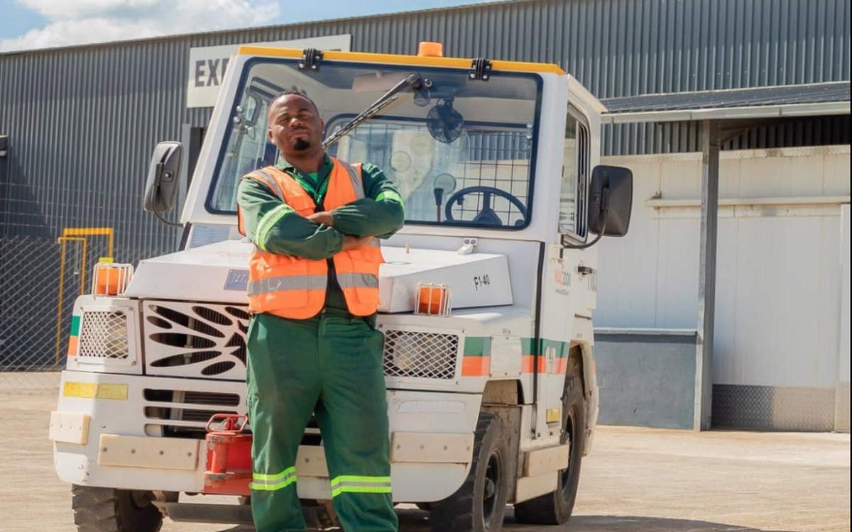 NAC2000 ground operations crew member