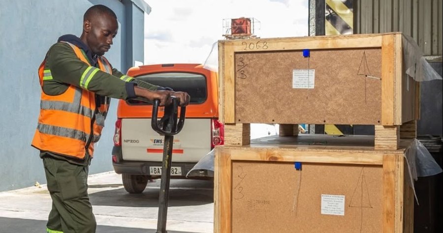 NAC2000 crew handling cargo